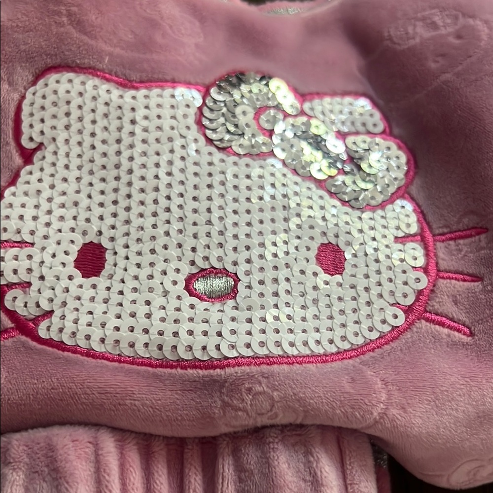 Hello Kitty Pink Set with Cute Design - Picture 3 of 3